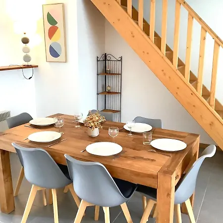 Head To Private Parking & Terrace Holiday home